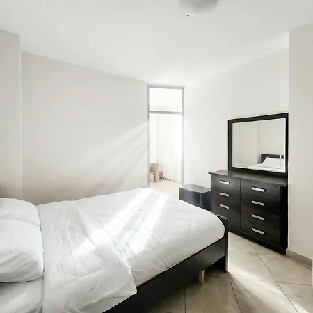 We 2br In Center Apartman *