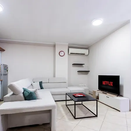 We 2br In Center Apartman