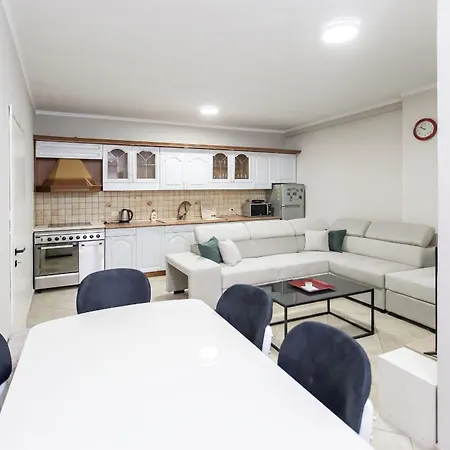 Apartman We 2br In Center Tirana