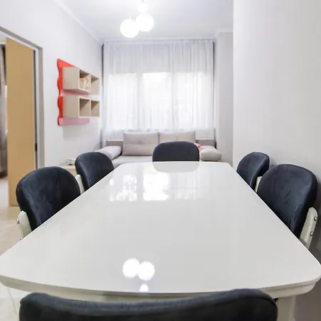 We 2br In Center Apartman